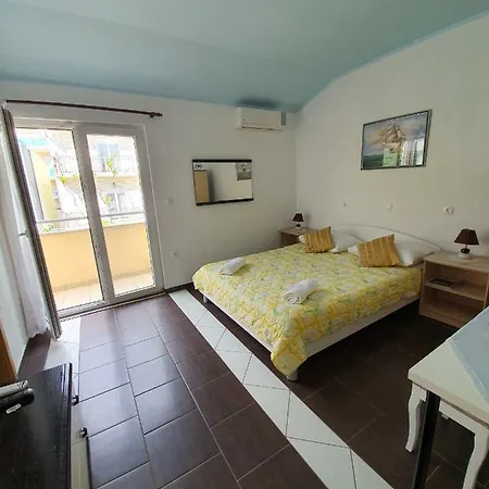 Tomo Lägenhet Makarska