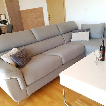 Tomo Макарска