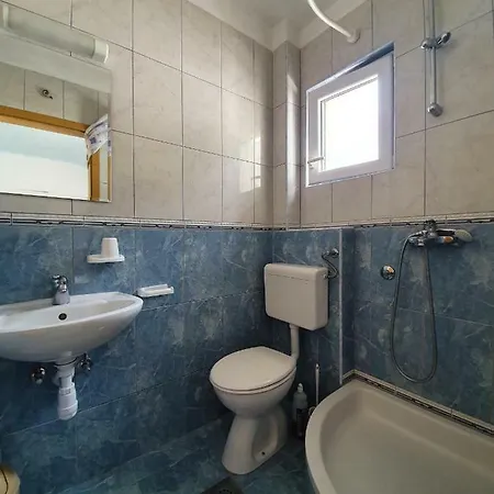 Tomo Макарска